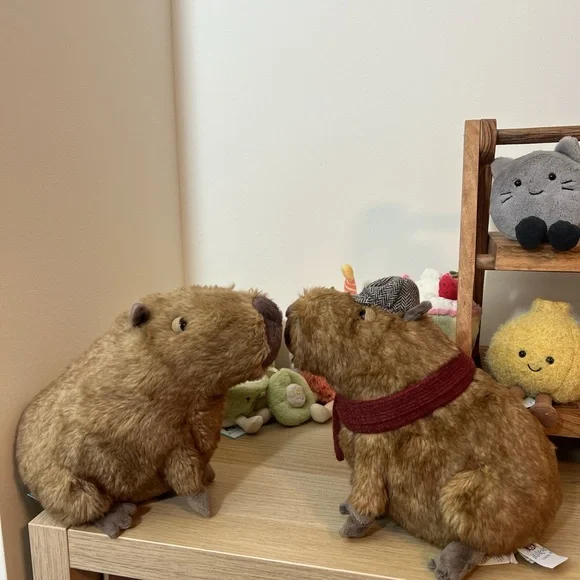 jellycat exclusive Clyde Capybara Hipster Outfit